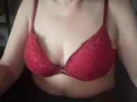 Ik ben een sensuele en zelfverzekerde vrouw met prachtige, volle borsten en een ontembare lust voor passie. Thuis kom ik veel te kort, en ik verlang naar iemand die me écht weet te prikkelen. Mijn gedachten dwalen vaak af naar spannende avonturen, en ik ben altijd in de stemming om te genieten. Ben jij degene die me kan geven wat ik mis? Laat me niet te lang wachten…