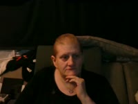 Ik ben een lieve maar ondeugende goedlachs , vriendelijk en speels