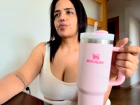We are a couple of girls willing to have fun Somos una pareja de chicas dispuestas a divertirnos