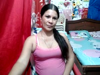 Soy una mujer de estatura pequeña pero con unas ganas de sexo enorme, soy alegre me gusta ser complaciente ven a jugar conmigo
