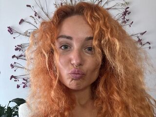camslut naked Emelyi