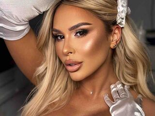 camslut spreading pussy SelenaVoss