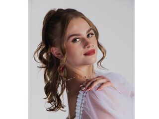 nude webcamgirl photo SharriLangolf