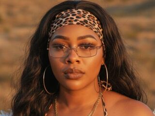 webcam girl in tights KarolaingGomes