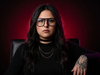 girl slave cam LuluCarmine
