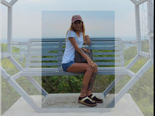 camwhore masturbating with vibrator Akhisha