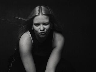 girl naked AngellaMaulin