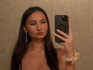 topless camgirl AriaWaverly