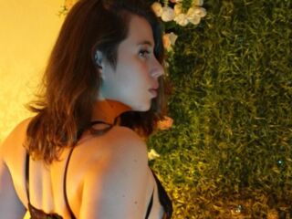 camgirl masturbating with sextoy BellValeria