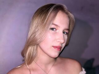camslut topless BettyKirsy