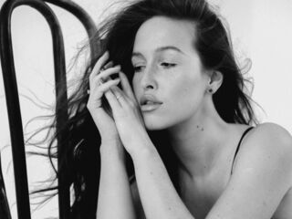 camgirl masturbating with dildo BettyLarson