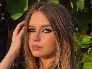 sexy camgirl picture BrunaKiebler