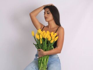 cam girl masturbating with vibrator Caassandra