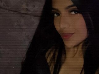cam girl fingering pussy CamyRoux