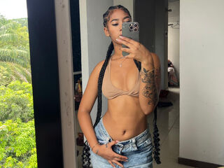 naughty camgirl fingering shaved pussy CarolineCartson