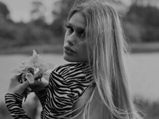 webcam girl CharisseBuonomo