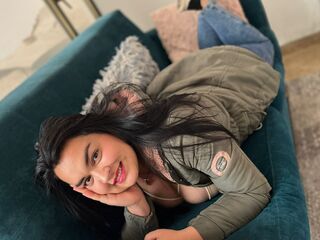webcam girl CharlotteLowen