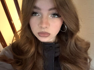 nude webcamgirl pic CrystalReed
