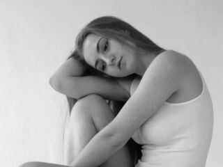 naked webcam girl picture CwenGammell