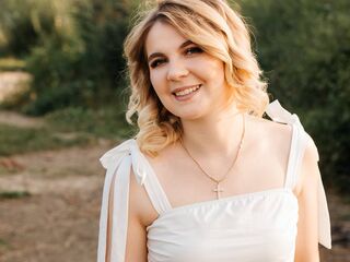 free adult cam DemetriceAkpan