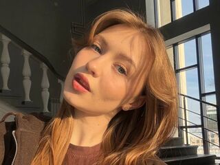 camgirl playing with dildo DenaeMckendrick