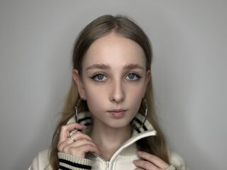 girl nude DessieBusche