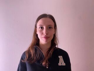 cam girl fingering pussy DessireSenden