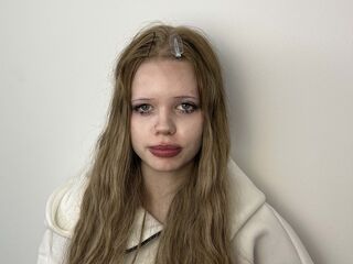 naked cam girl masturbating with dildo DorindaHeyden