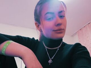 camgirl fingering shaved pussy EileenCruz
