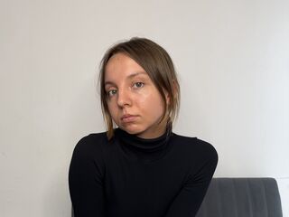 camgirl playing with sex toy EleonoraSzabo