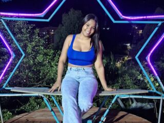 naked camgirl masturbating EmiVoss
