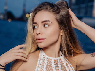 girl topless chat EmilyBeverly