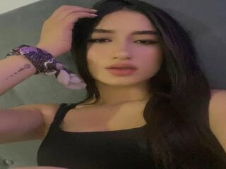 closeup webcam EvelynFontain