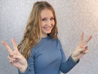 camwhore fingering shaved pussy FelipaYuricic