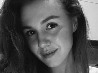 cam girl masturbating with vibrator JanieceZarco