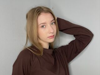 cam girl playing with sextoy JulianaDarter