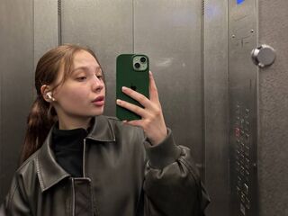 camgirl masturbating with dildo JuneWood