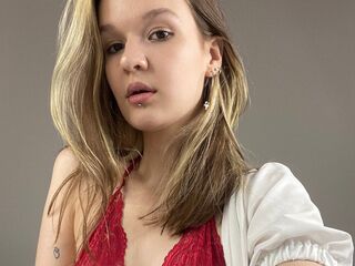 camgirl playing with dildo KassiKaty