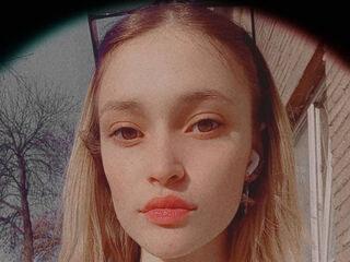 camgirl showing tits KendalSommella