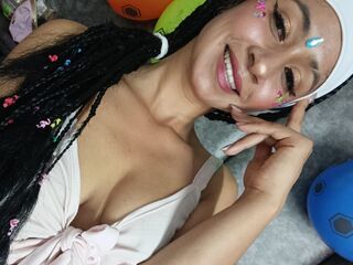 camslut showing pussy LauSanders