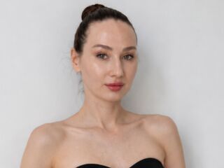 sexy webcamgirl LeomaAlferez