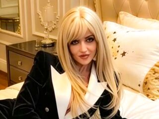 fingering webcamgirl LexieSellene