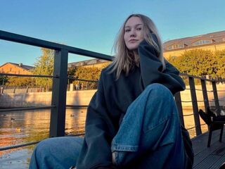 hot cam girl masturbating with dildo LillyStill