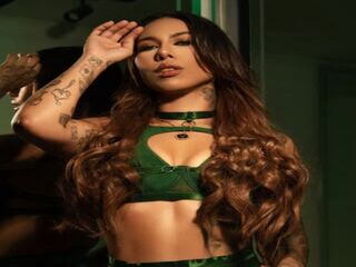 camgirl masturbating with dildo LilyHarpers