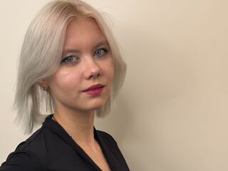 naughty camgirl fingering shaved pussy LindsayMcirvin