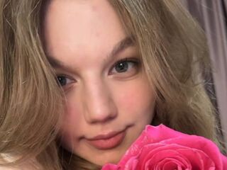 beautiful girl LinnGrimshaw