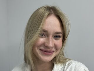 cam girl playing with vibrator LisanLee