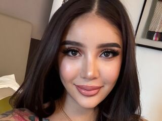hot cam girl fingering shaved pussy LucciaSantos