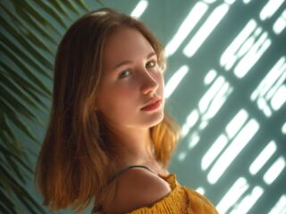 camslut video LucettaHarder