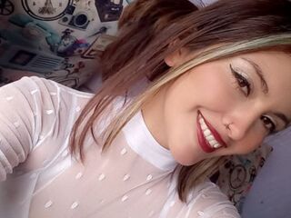 naughty camgirl masturbating with dildo LunaLars